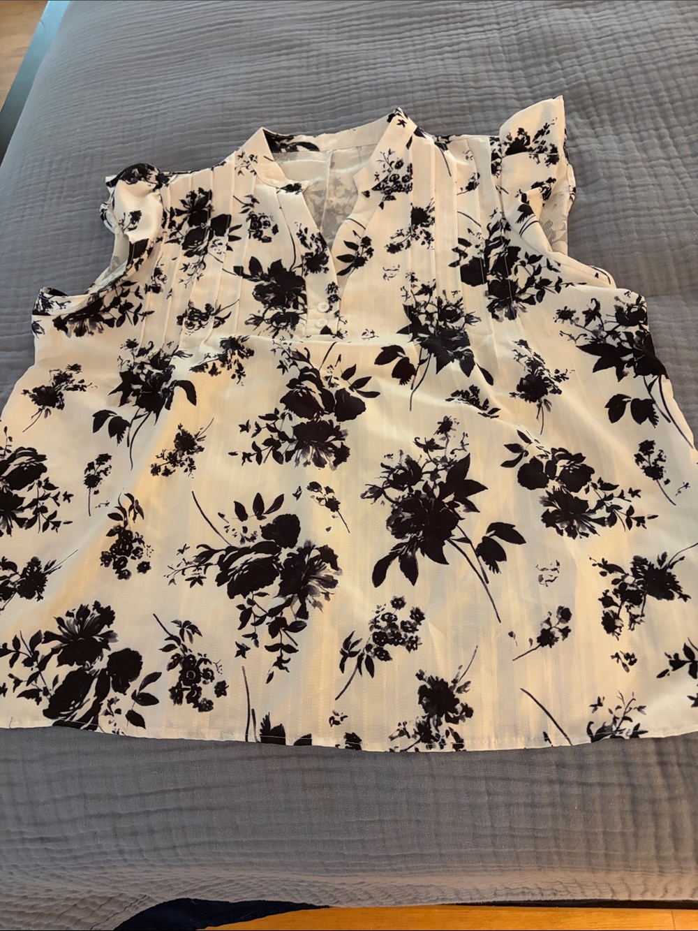 Sleeveless Black & White Floral V-Neck Top